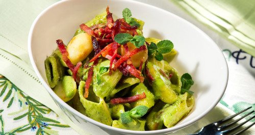 SUMMER PASTA SALAD WITH MINT PESTO, POTATOES AND CRISPY SPECK